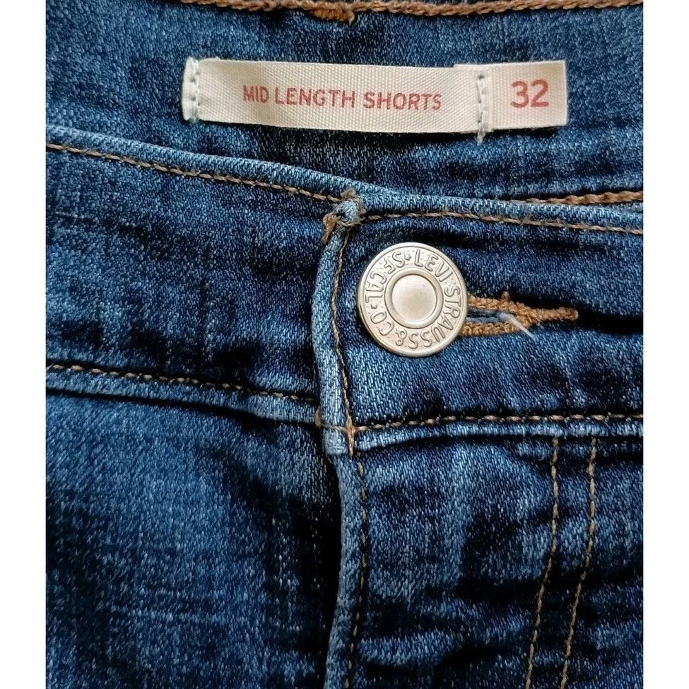 Levi's Mid Length Denim Shorts Women's Sz 32/12 Cuffed Blue Jean Shorts Stretch